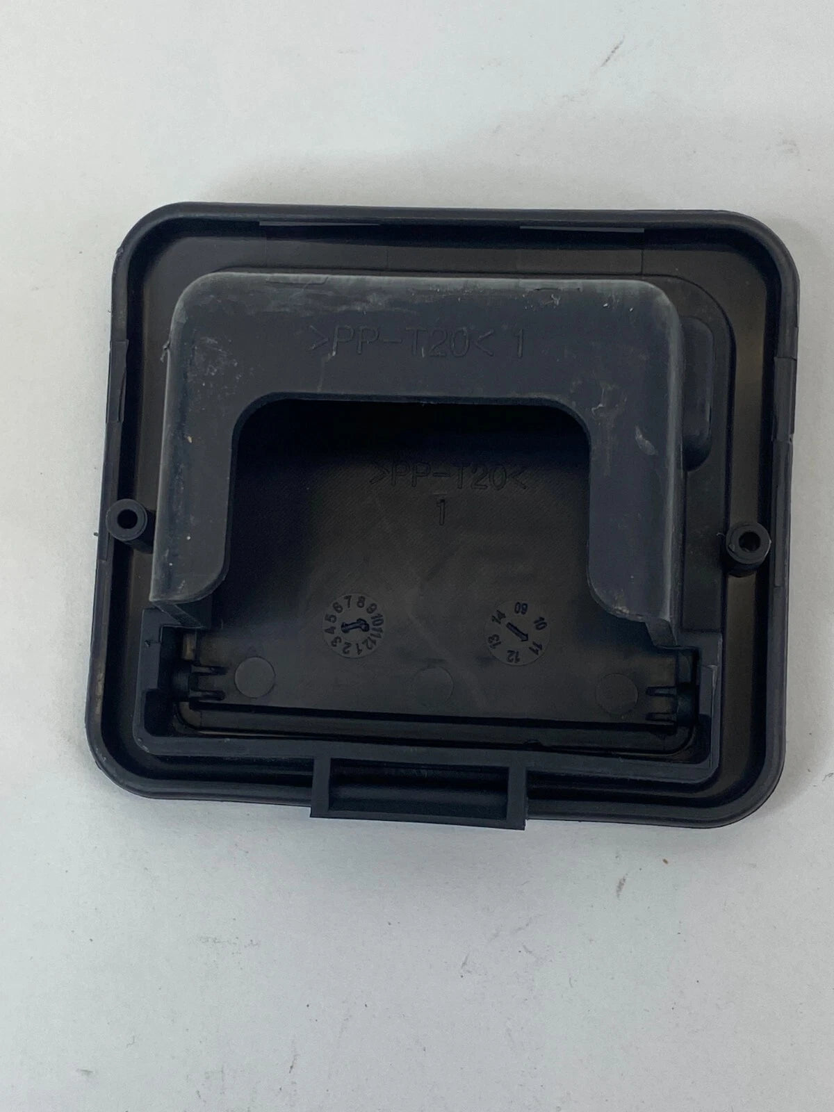 2011-2014 HYUNDAI SONATA REAR DECK CHILD SEAT SAFETY ANCHOR PLUG CAP TRIM OEM