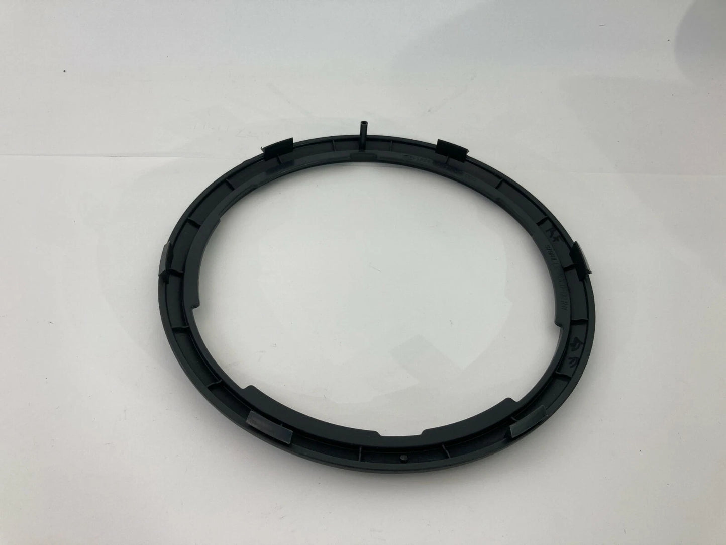2003-2009 KIA SORENTO FRONT RH PASSENGER DOOR SPEAKER COVER TRIM OEM 823113E000