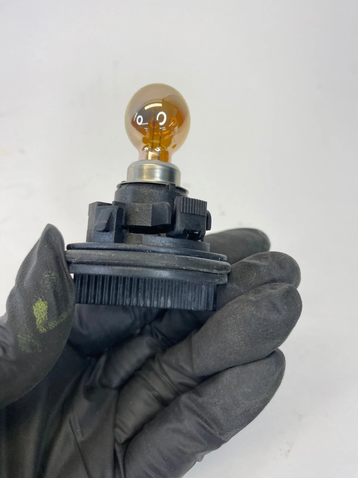 2008 BMW 335XI FRONT TURN SIGNAL LIGHT BULB WITH SOCKET HOLDER OEM 1300610092