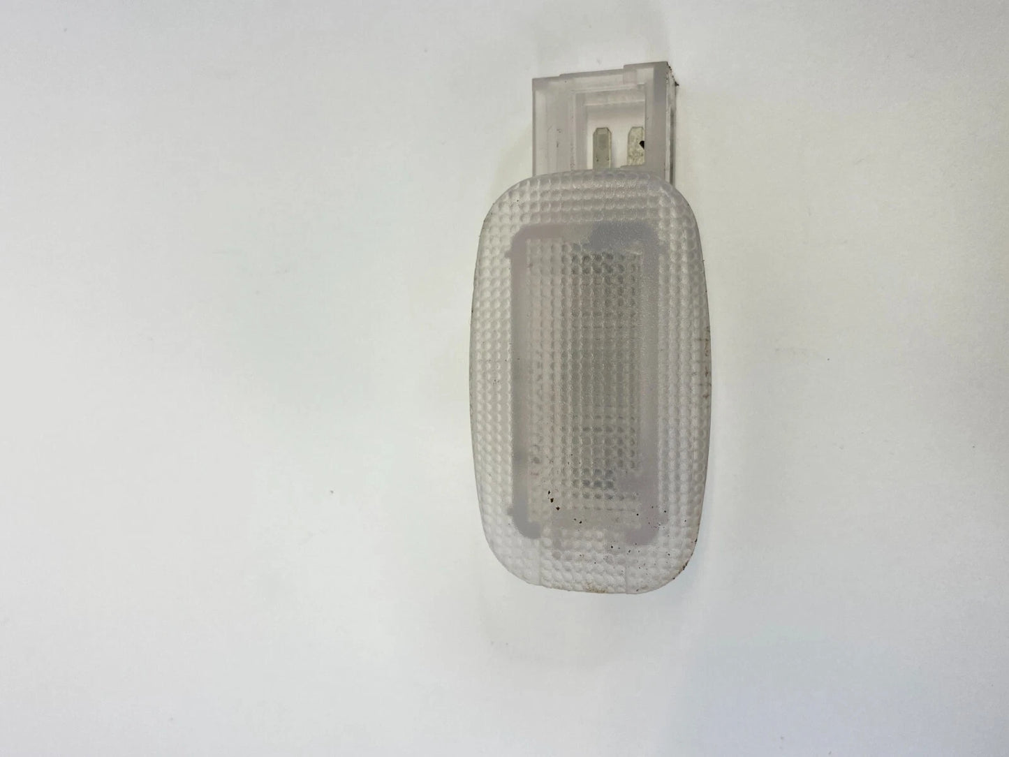 2003-2006 MERCEDES-BENZ E500 DASH CARGO COURTESY LIGHT LAMP A211-820-38-01
