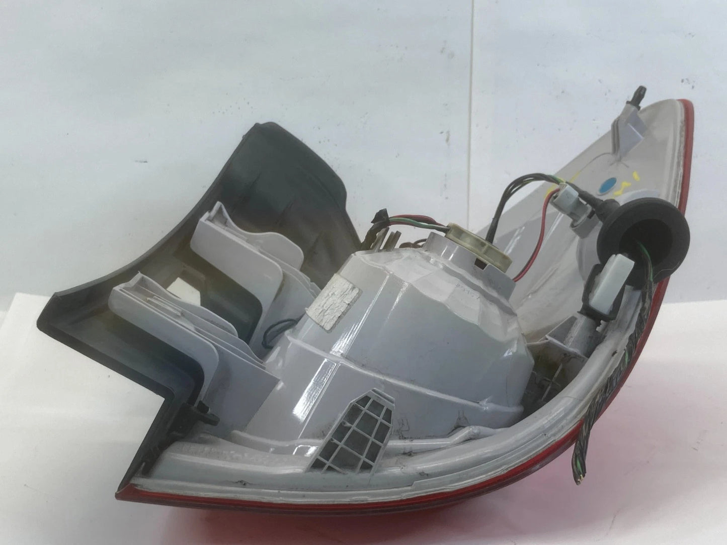 10-15 CHEVROLET EQUINOX LEFT DRIVER SIDE TAIL LIGHT TAILLIGHT LAMP HALOGEN OEM