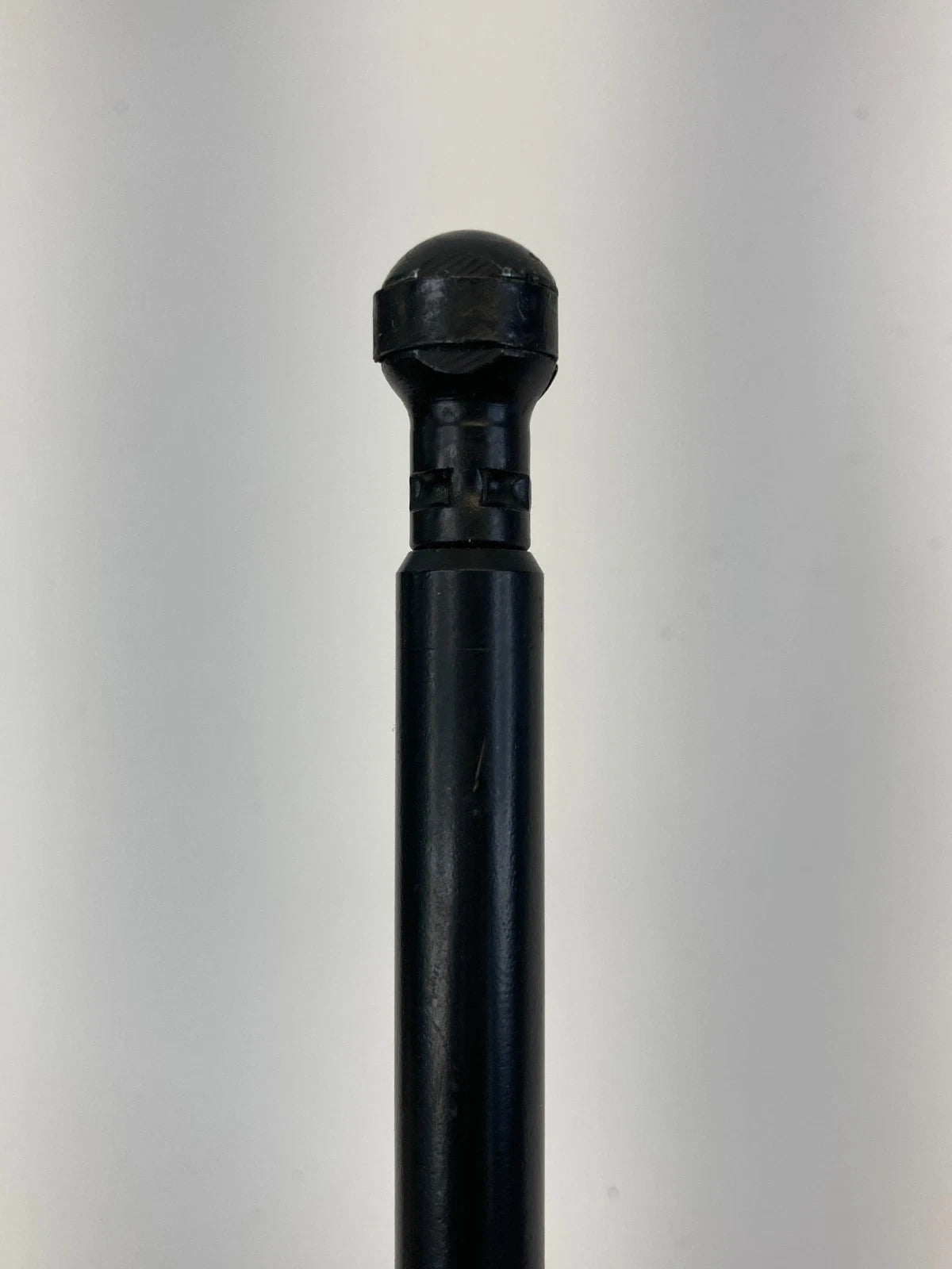 2007-2014 GMC YUKON CHEVROLET TAHOE TRUNK LIFTGATE LIFT SUPPORT SHOCK STRUT OEM