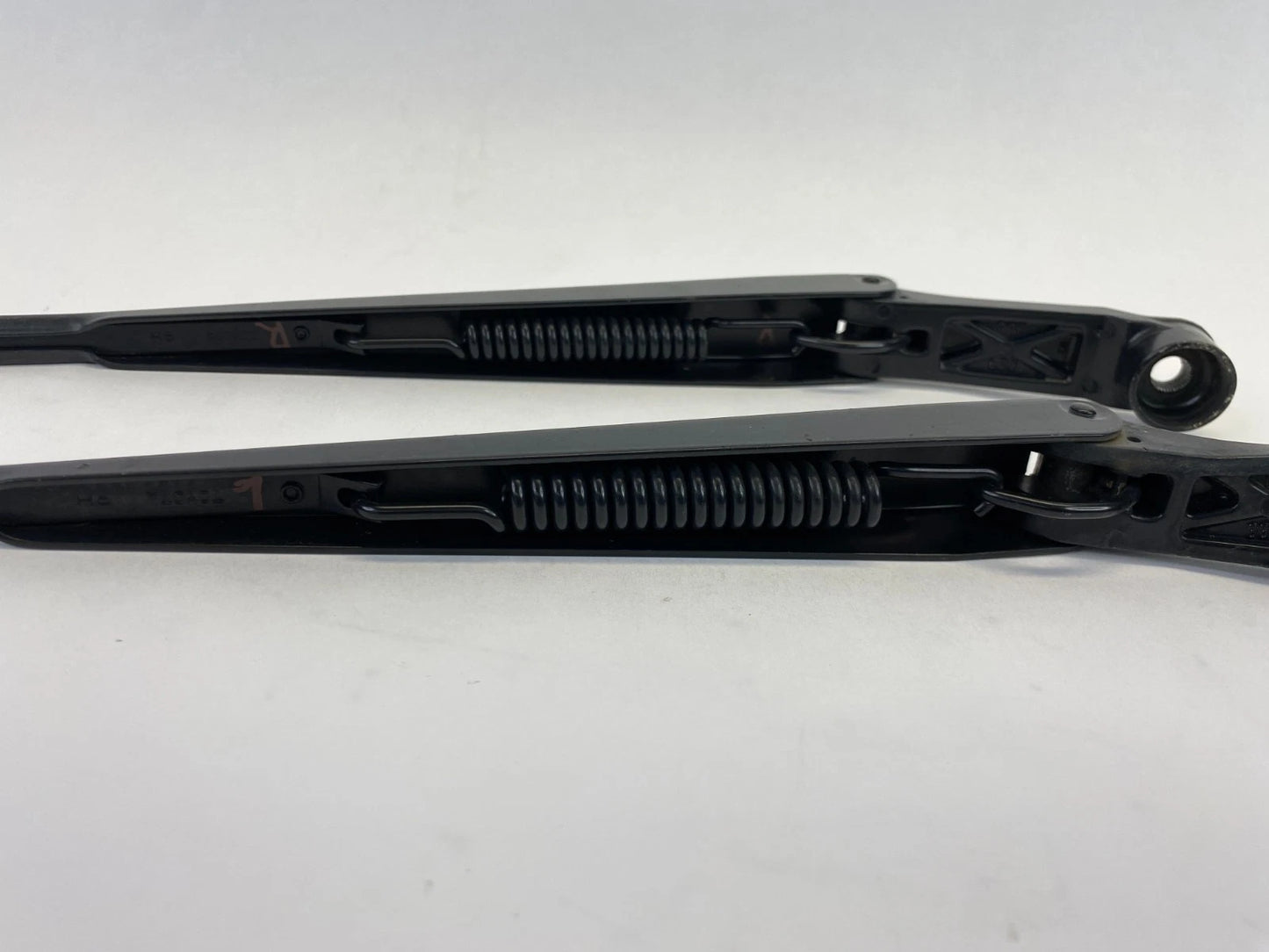 2000-2006 TOYOTA TUNDRA 01-07 SEQUOIA FRONT WINDSHIELD WIPER ARM PAIR SET OEM