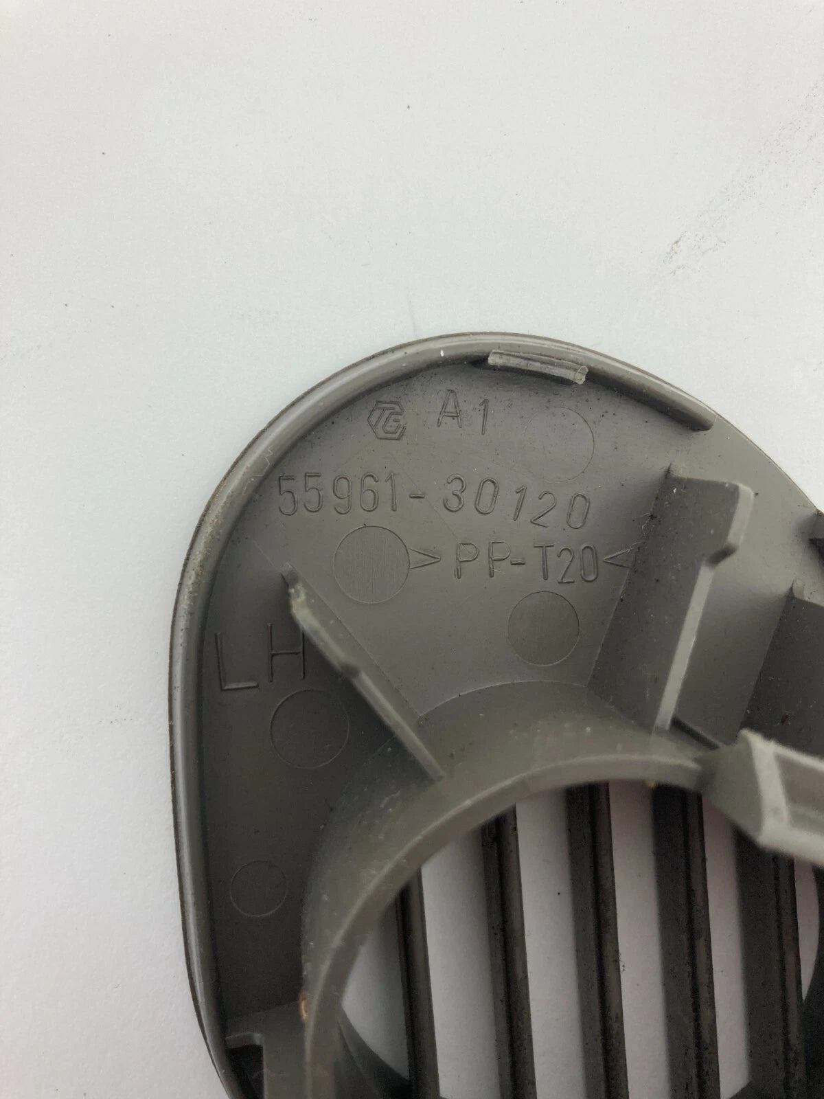 1998-2005 LEXUS GS300 FRONT LEFT DRIVER DASH DEFROST VENT GRILLE 5596130120 OEM