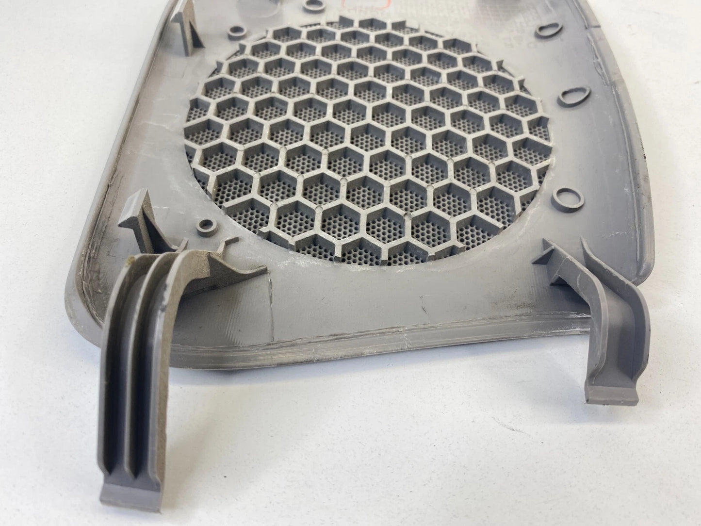 2002-2004 HONDA ODYSSEY REAR RIGHT PASSENGER SPEAKER GRILLE COVER TRIM 84612S0XX
