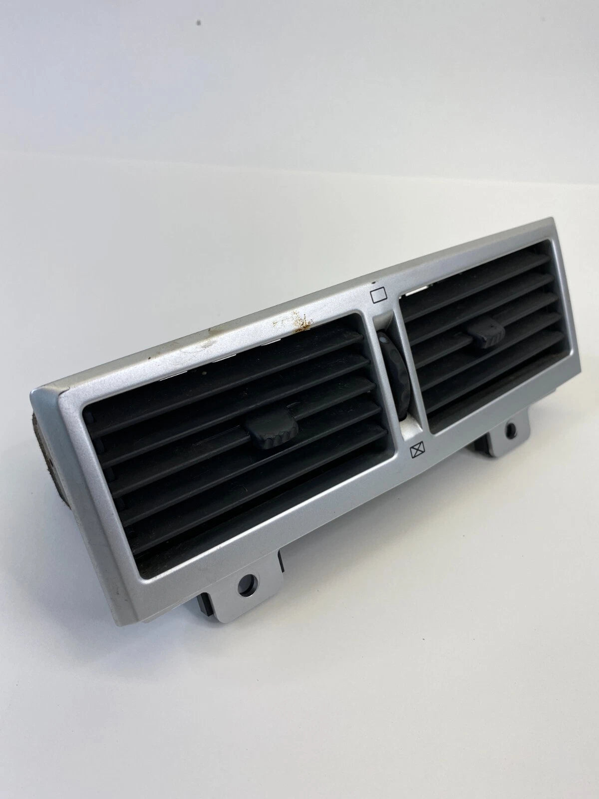 2004-2006 CHRYSLER FRONT CENTER DASH A/C DUAL AIR VENT GRILLE A1938300054 OEM