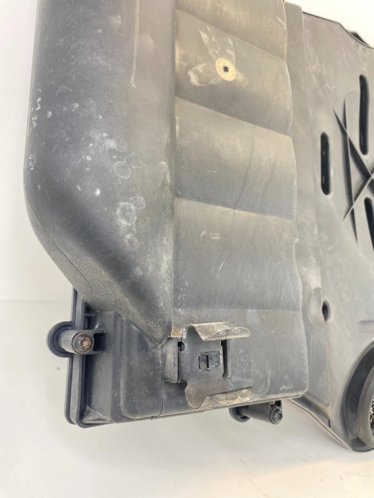 2001-2005 MERCEDES C240 AIR CLEANER FILTER HOUSING ENGINE COVER 1120901501