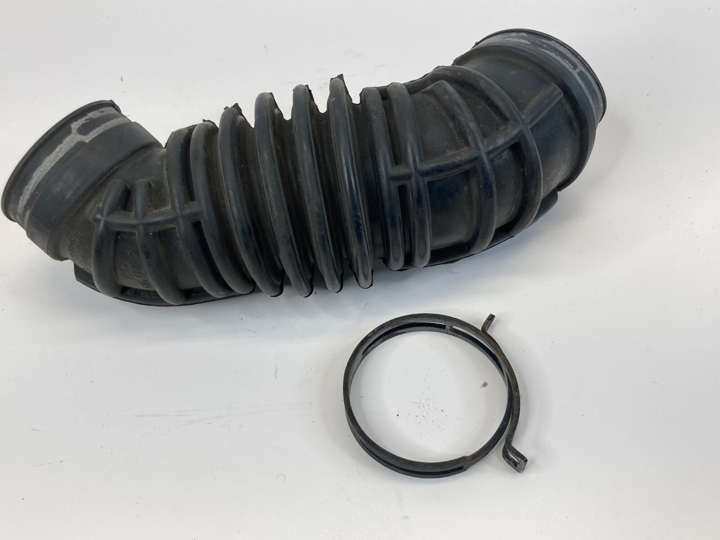 2005-2009 Audi A4 2.0L L4 Automatic Air Cleaner Intake Hose Duct Tube Assy OEM