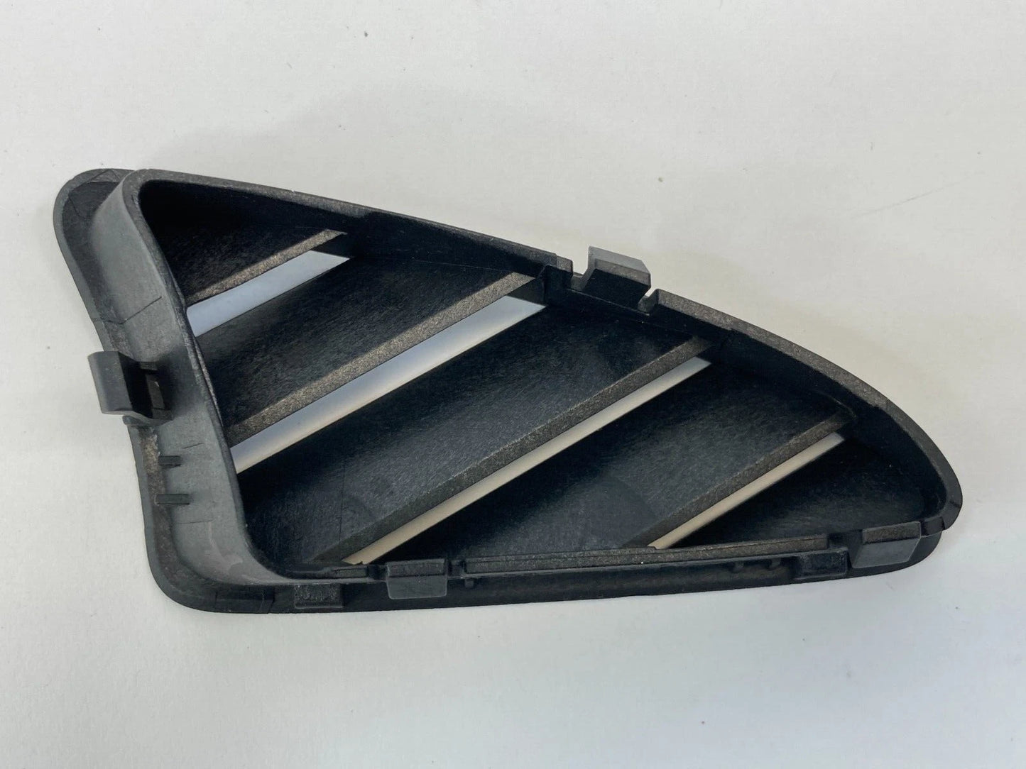 2009-2017 VOLKSWAGEN TIGUAN FRONT RIGHT SIDE DASH UPPER DEFROST AIR VENT GRILLE
