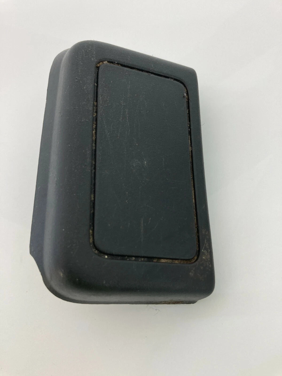 2009-2012 CHEVROLET TRAVERSE FRONT LEFT SEAT TRACK BOLT COVER END TRIM 1193870
