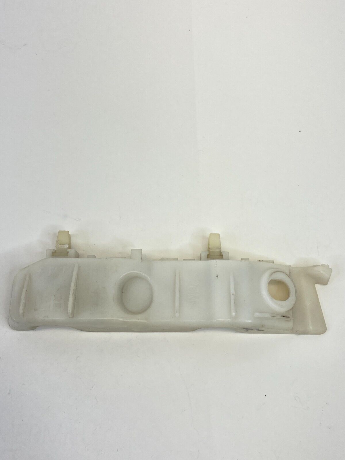 2010-2013 Kia Forte Front Left Bumper Bracket Mount Retainer 86513-1M000 OEM