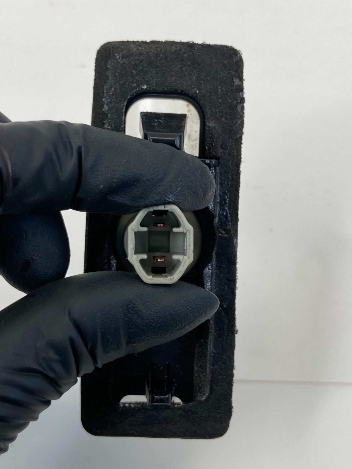 05-16 Scion tC Rear Trunk Lid Left Or Right License Plate Light Lamp Assy OEM