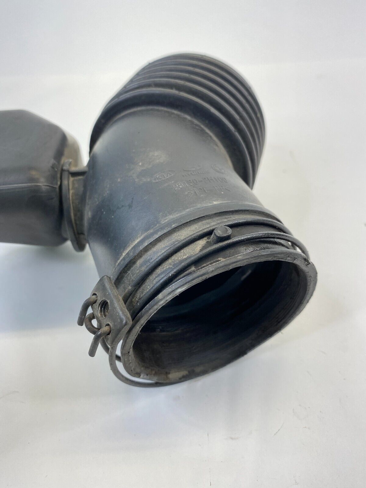 2007-2012 Hyunda Elantra 2.0L Air Intake Hose Pipe Tube Duct 28130-2H100 OEM