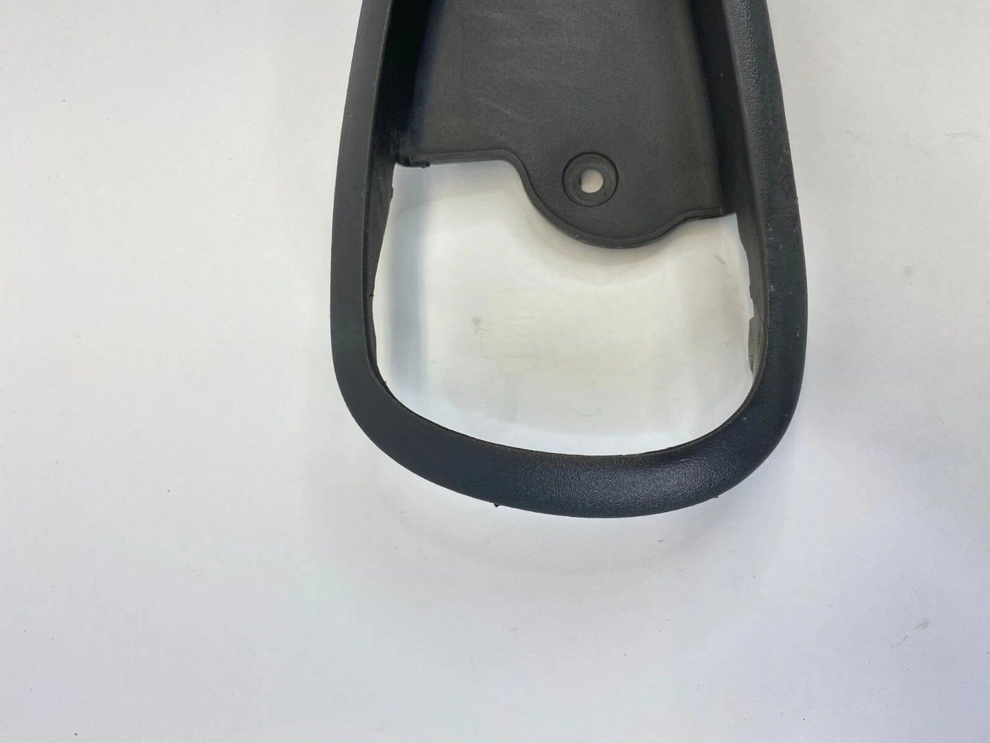 99-05 PONTIAC GRAND AM REAR RIGHT SIDE INTERIOR DOOR HANDLE COVER BEZEL 22617660