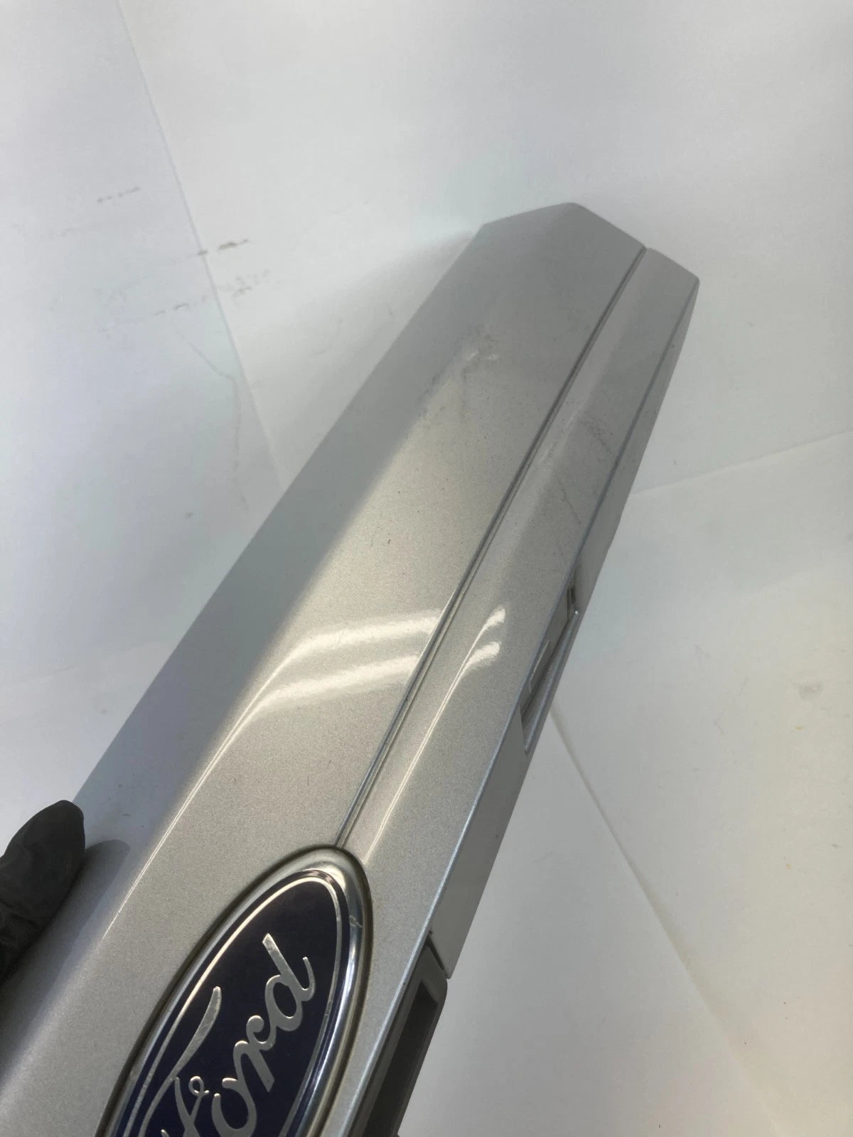 2014-2019 FORD FIESTA HATCHBACK REAR LIFTGATE LATCH HANDLE MOLDING W/ EMBLEM OEM