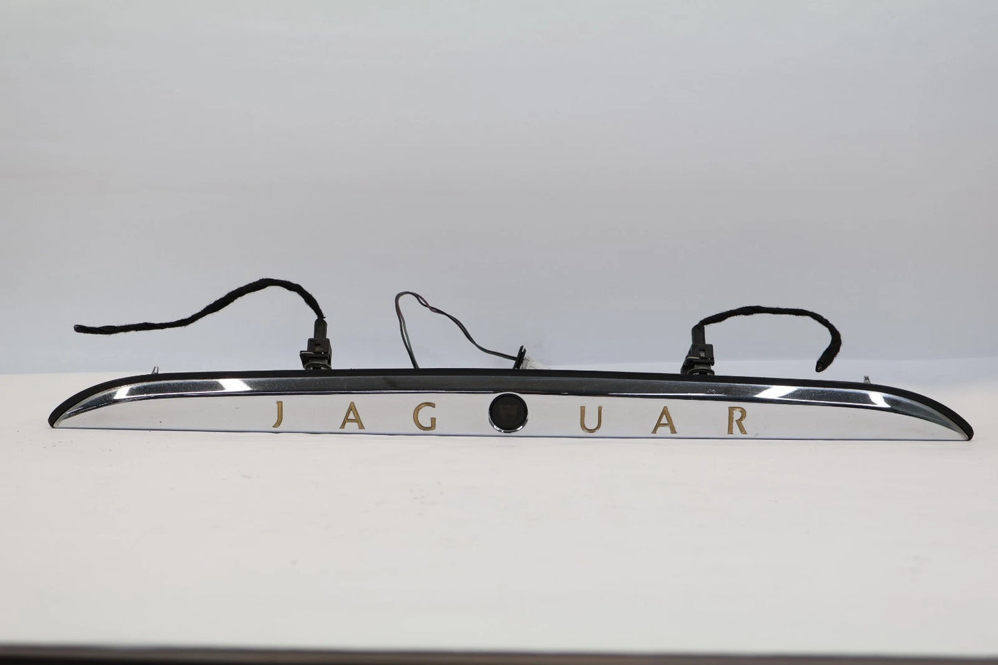 2000-2004 JAGUAR S-TYPE REAR TAILGATE TRUNK HANDLE W/ LICENSE PLATE LIGHTS OEM