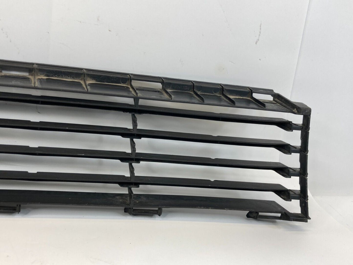 2004-2009 Toyota Prius 1.5L L4 Front Lower Bumper Grille Radiator Cover OEM