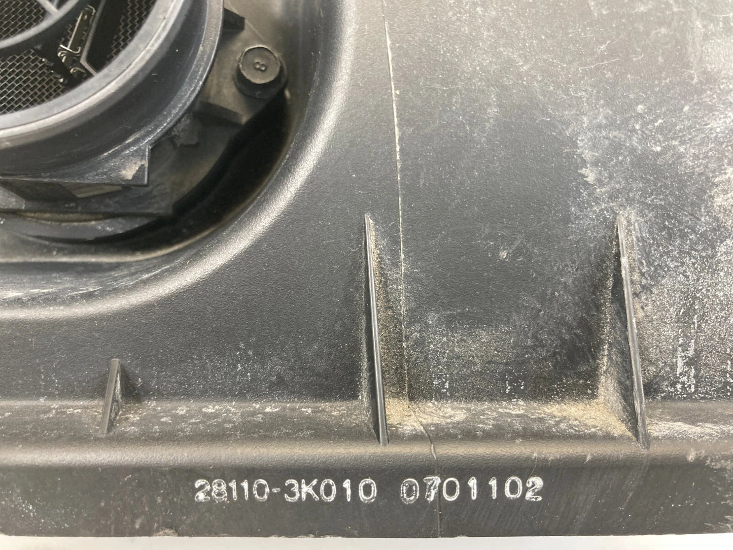 2006-2008 HYUNDAI SONATA AIR CLEANER FILTER BOX UPPER UNIT FRONT OEM 28111-3K010