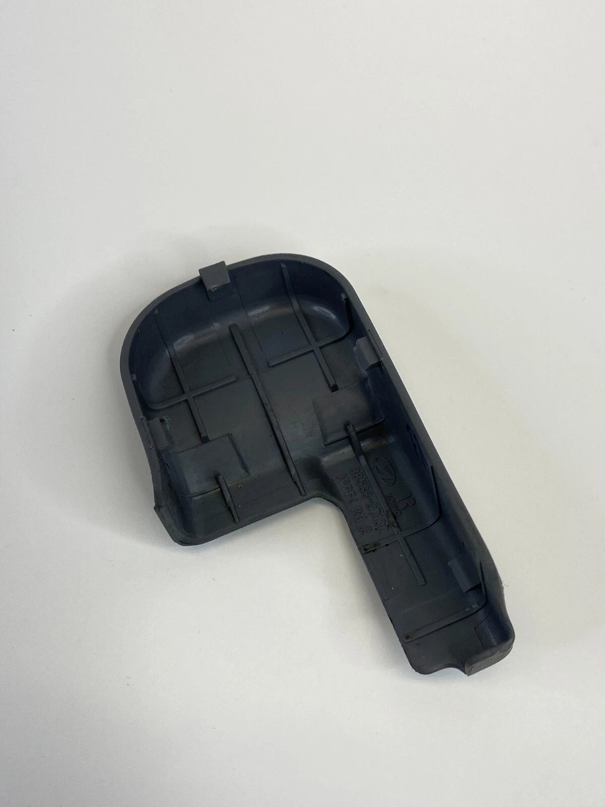 00-06 HYUNDAI ELANTRA FRONT SEAT TRACK REAR RIGHT INNER COVER CAP 88568-2D100