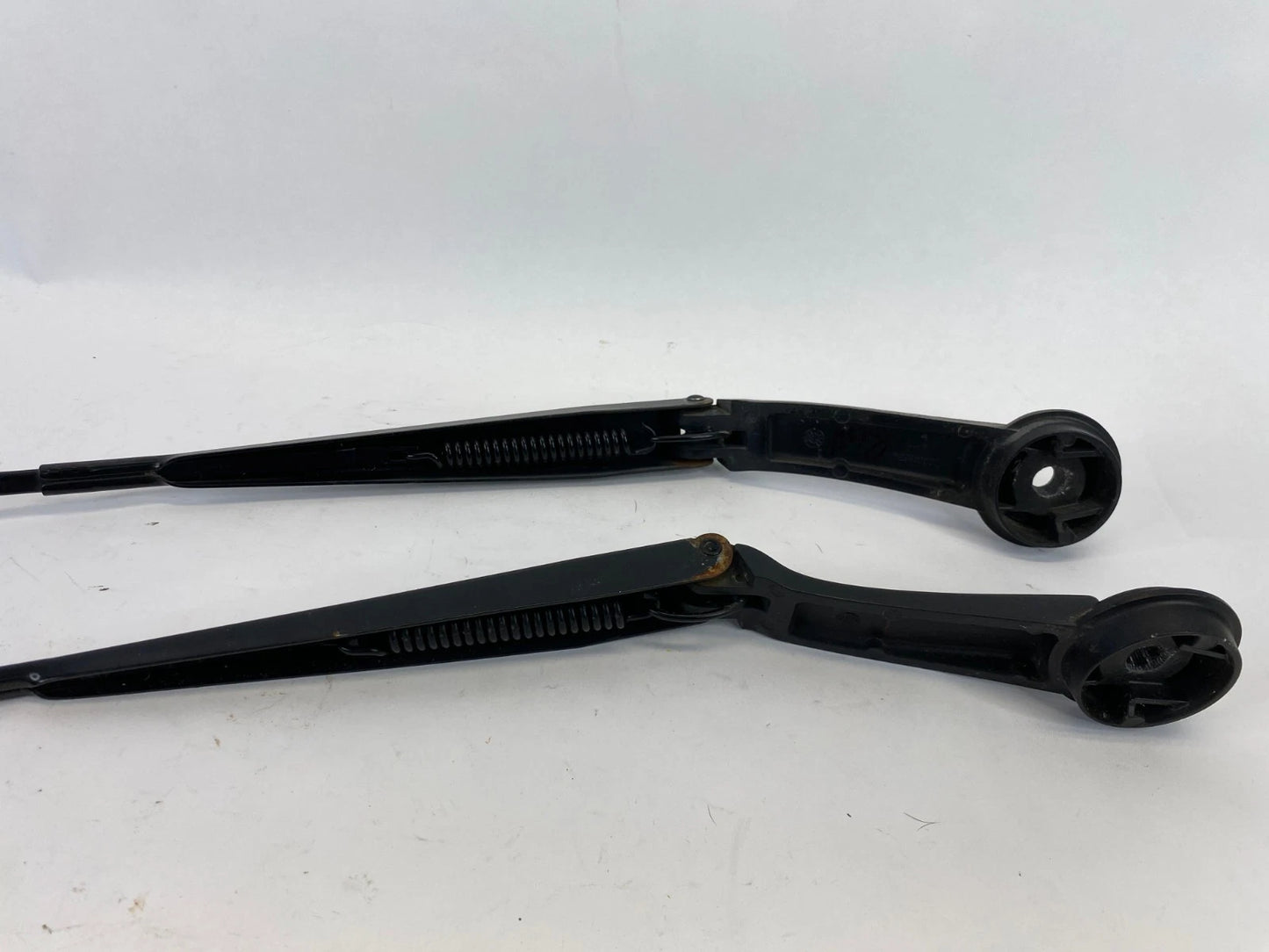 2012-2018 FORD FOCUS FRONT WINDSHIELD WIPER ARMS PAIR DRIVER PASSENGER SIDES OEM