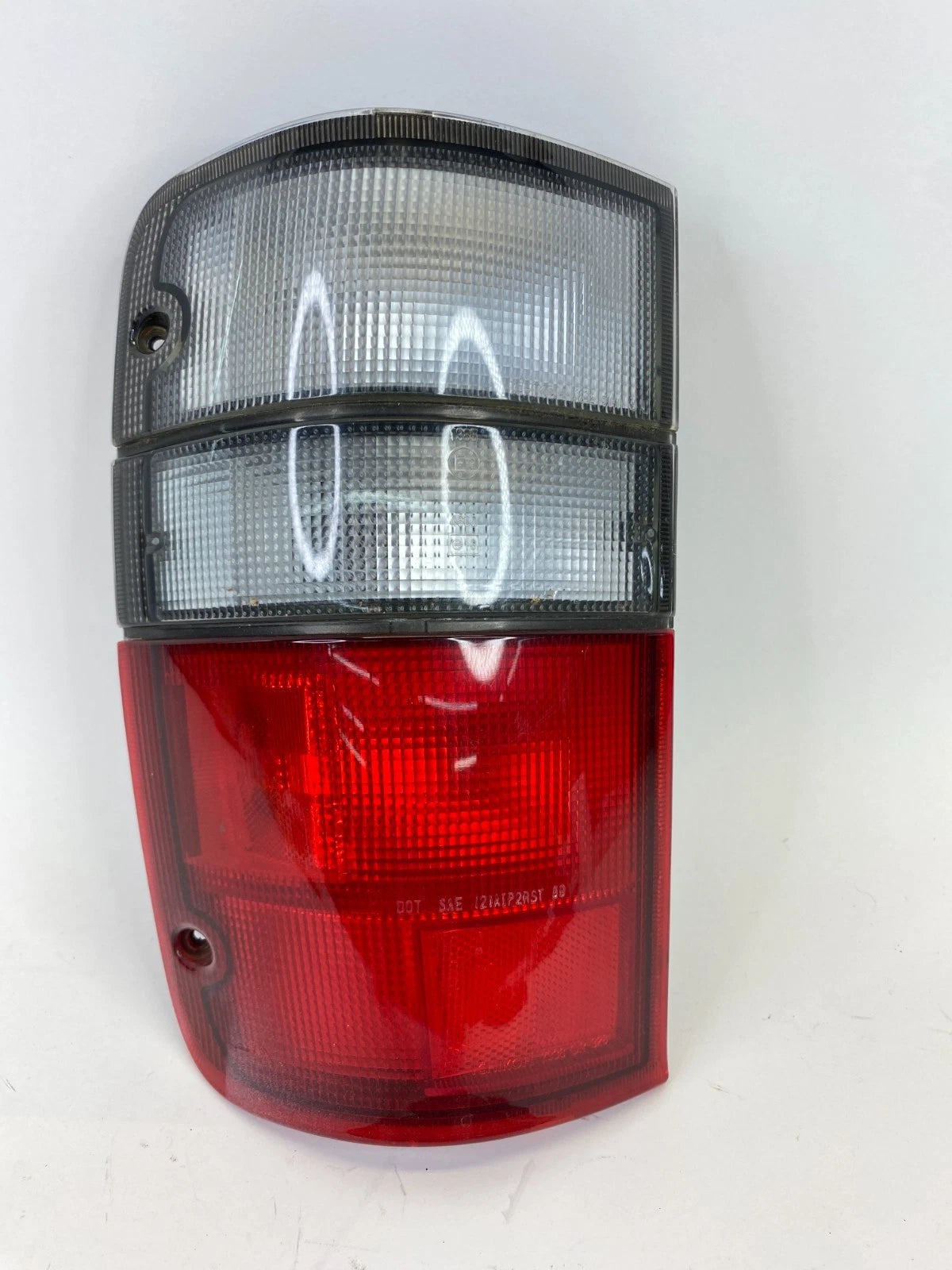 2000-2002 ISUZU TROOPER REAR LEFT DRIVER SIDE TAIL LIGHT LAMP ASSEMBLY OEM