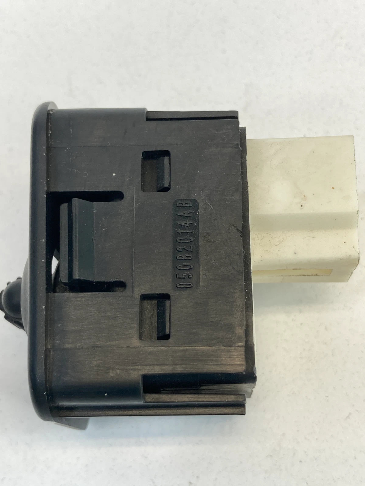 01-07 CHRYSLER TOWN & COUNTRY FRONT STEERING COLUMN PEDAL ADJUST CONTROL SWITCH