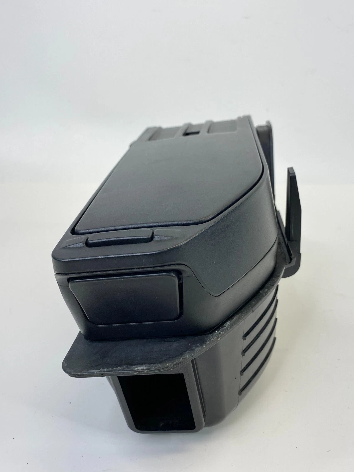 09 10 535I XDRIVE 04-07 BMW 530I CENTER CONSOLE ARMREST TRAY BOX 51167112395 OEM