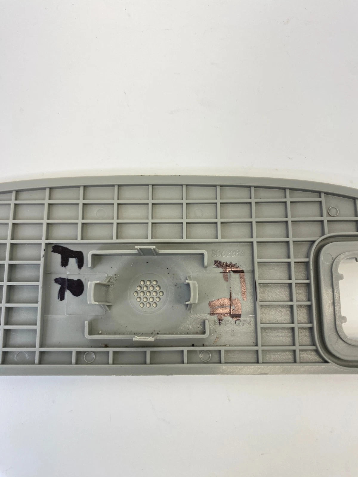 13-18 CADILLAC ATS FRONT RIGHT PASSENGER UPPER GRAB HANDLE BASE TRIM 5062384 OEM