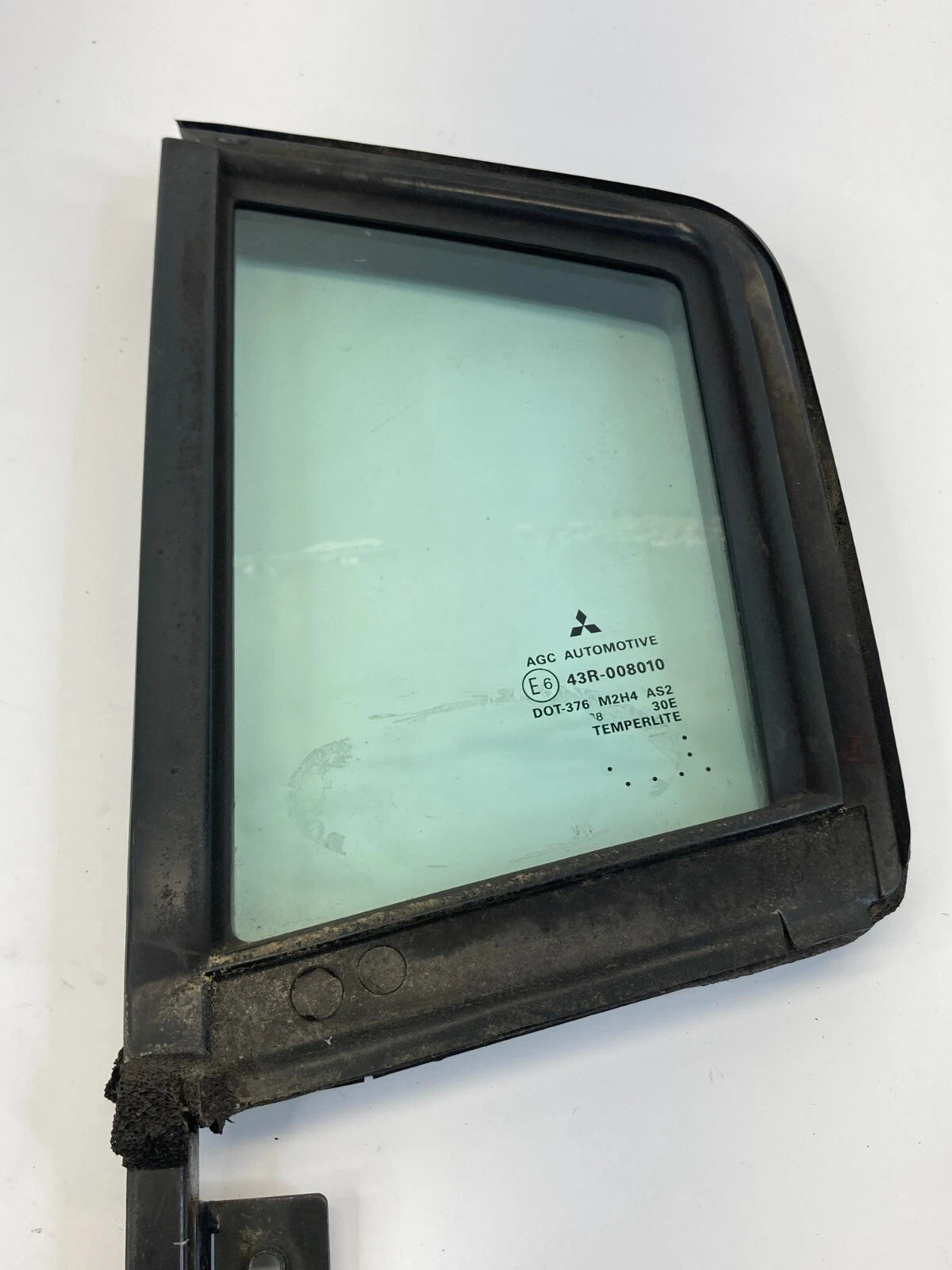 2004-2012 MITSUBISHI GALANT REAR LEFT DOOR WINDOW FIXED VENT GLASS 5740A051 OEM