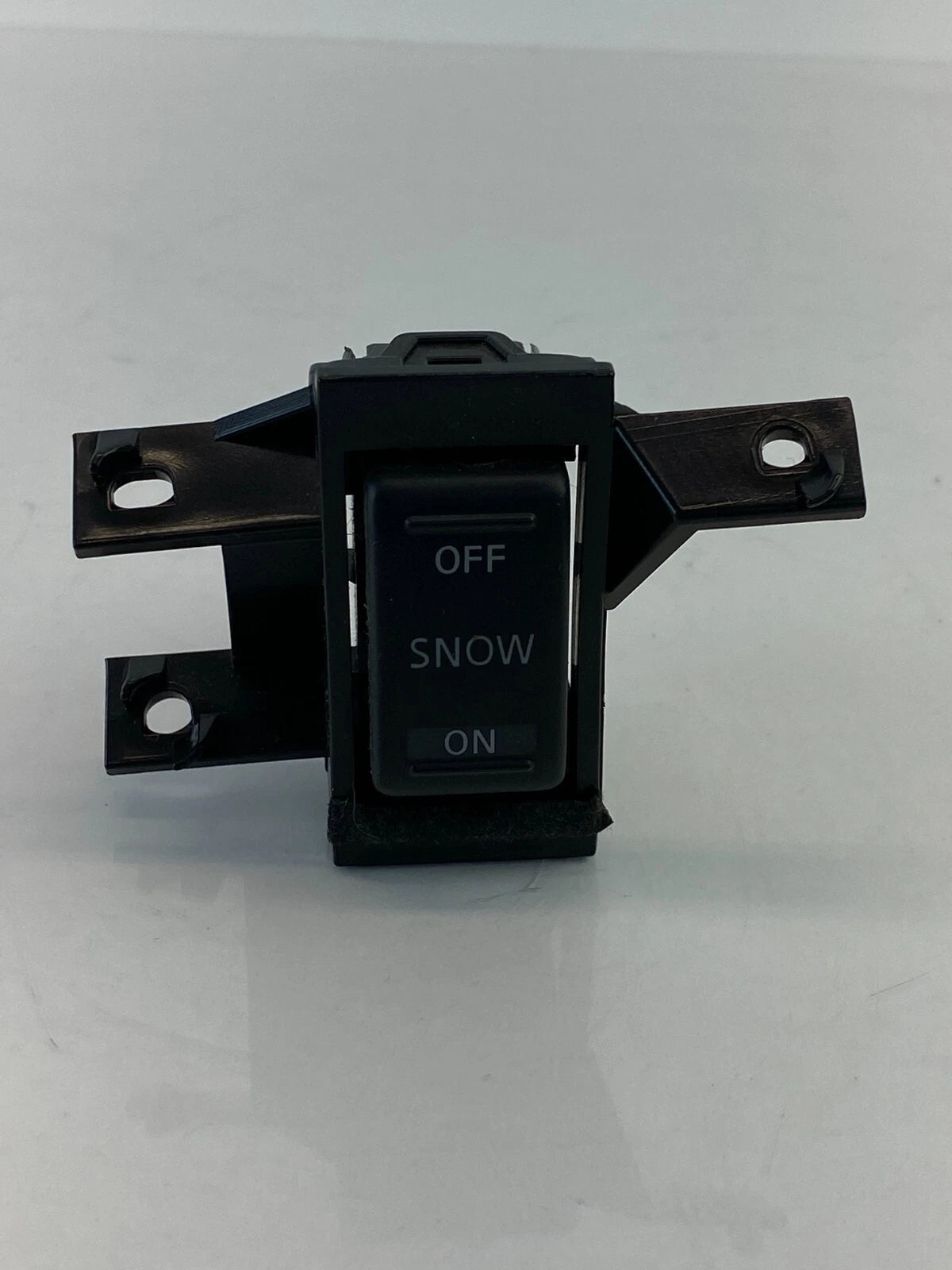 2005-2007 INFINITI G35 DASH CONSOLE SNOW ON OFF POWER SWITCH CONTROL BUTTON