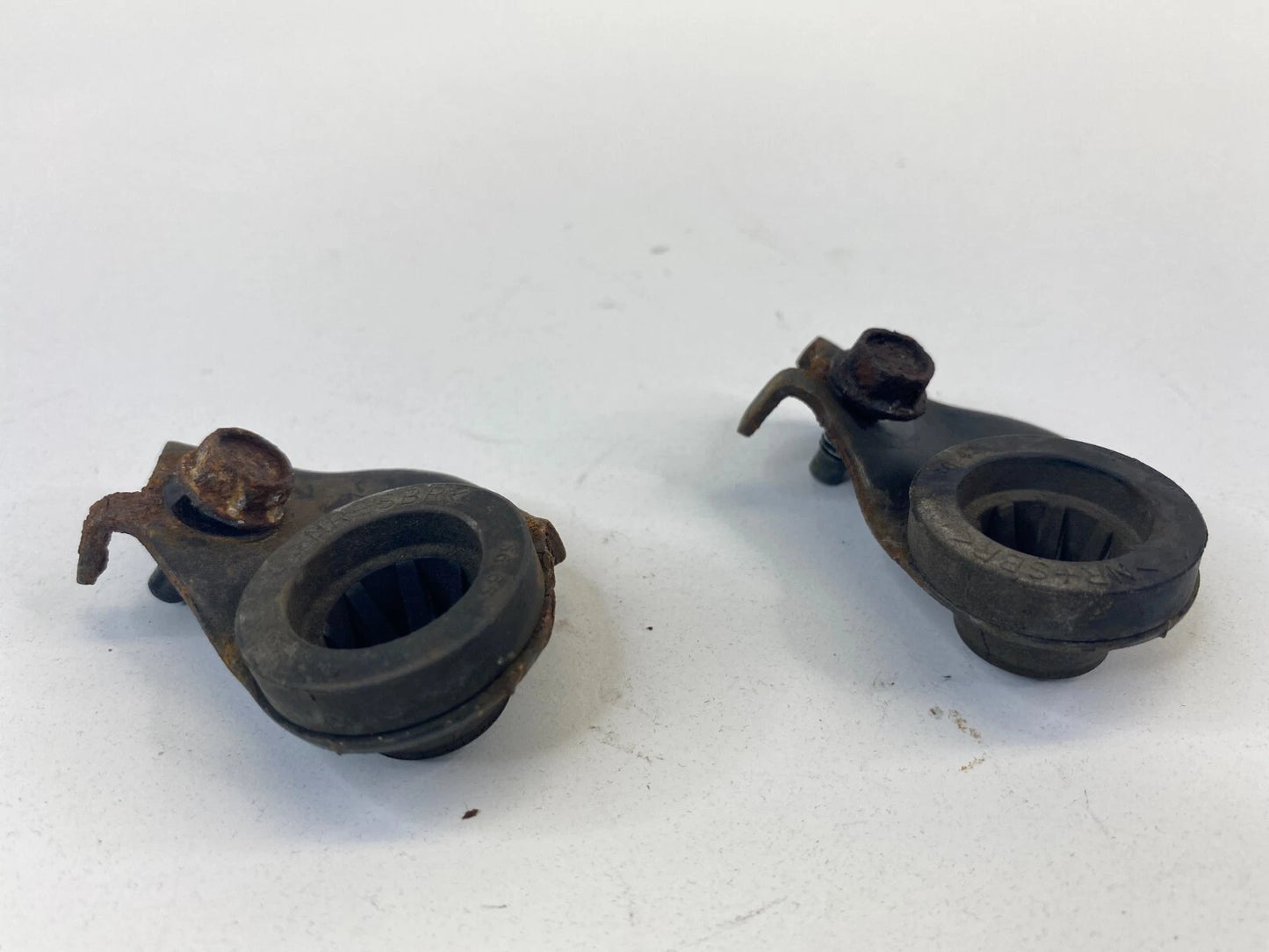 2012 12 NISSAN CUBE BASE RADIATOR MOUNT SUPPORT BRACKET SET PAIR OEM