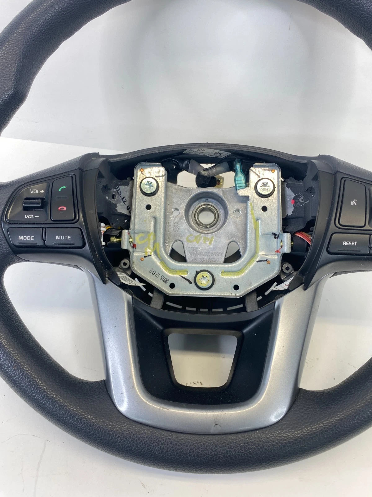 2012-2017 KIA RIO 1.6L STEERING WHEEL WITH AUDIO & CRUISE CONTROL BUTTONS OEM