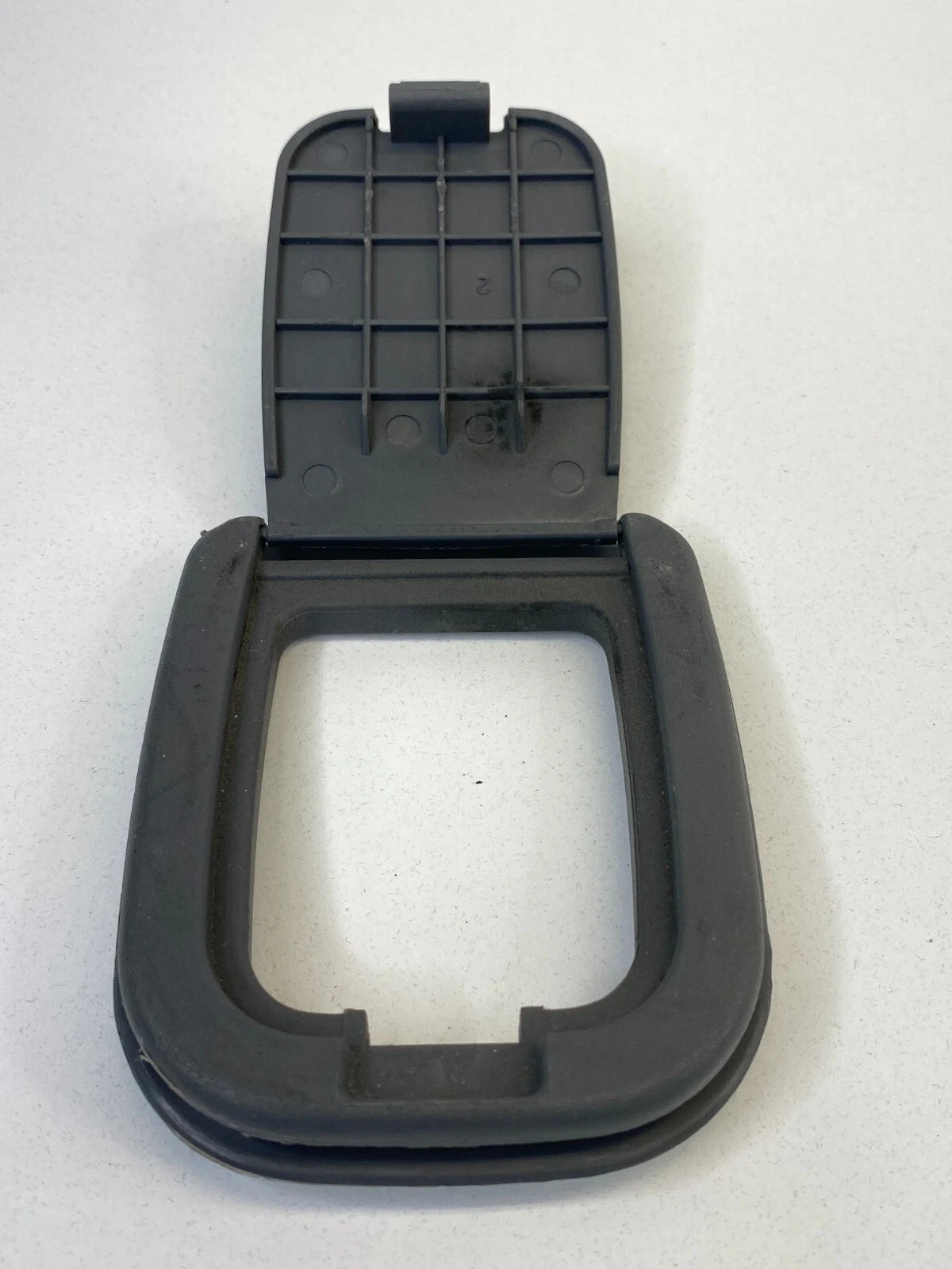 2006 07 08 09 10 2011 KIA RIO5 REAR CHILD ANCHOR CAP LID COVER TRIM BEZEL OEM