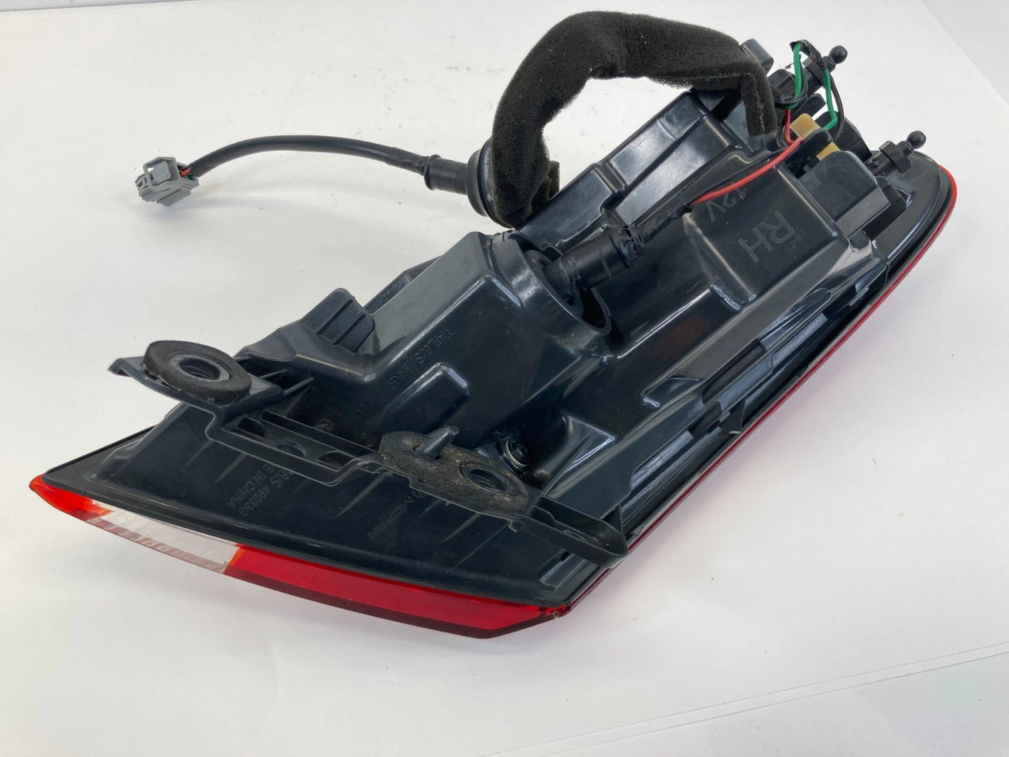 2015-2017 CHRYSLER 200 REAR RIGHT PASSENGER SIDE TAIL LIGHT LAMP 68110362AA OEM