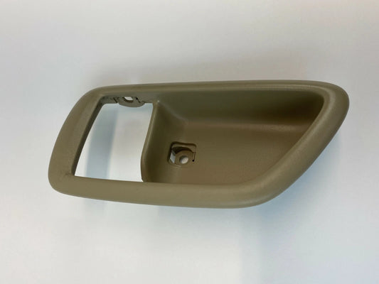 2000 2001 2002 2003 2004 TOYOTA AVALON FRONT LEFT INNER DOOR HANDLE BEZEL TRIM