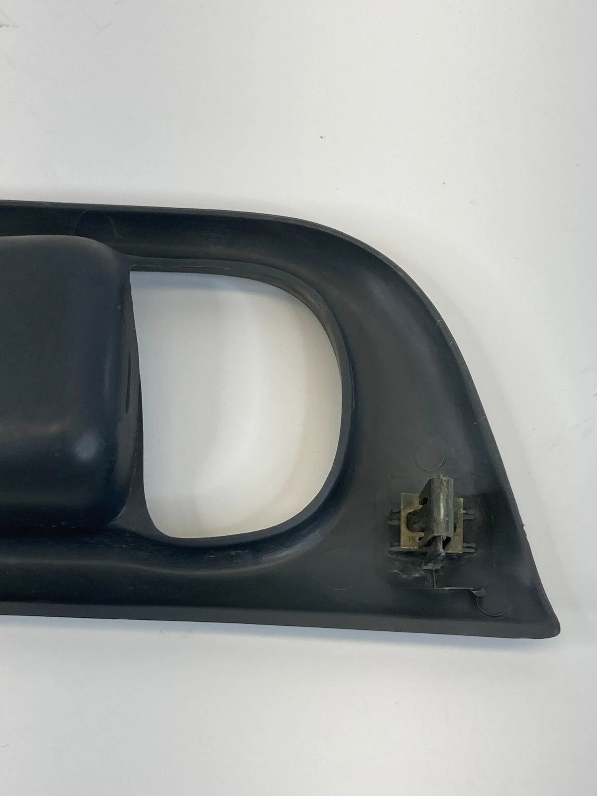 1997-2005 BUICK CENTURY REAR RIGHT INNER DOOR HANDLE BEZEL TRIM COVER 10279860