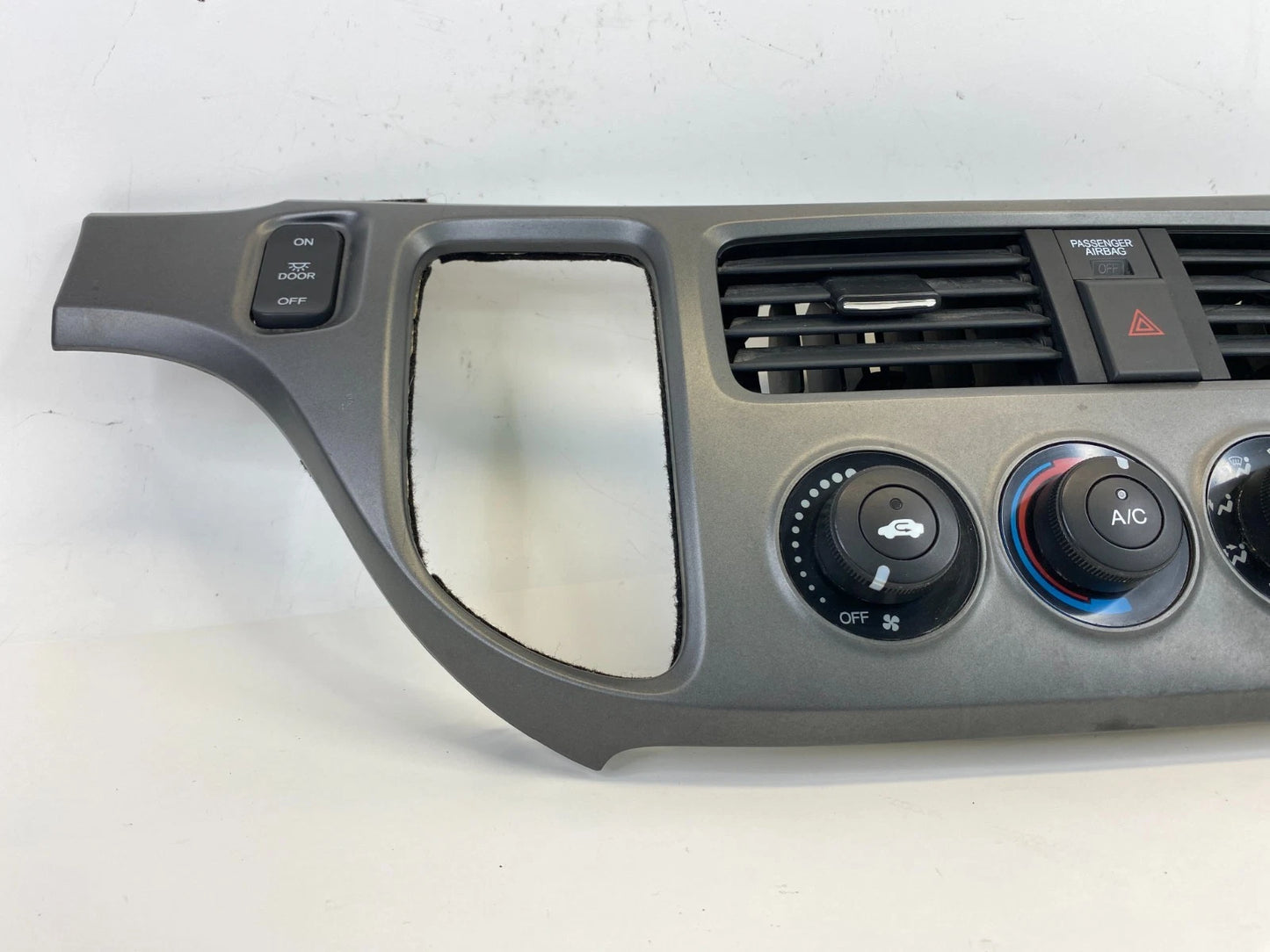 2005-2010 HONDA ODYSSEY MANUAL CLIMATE CONTROL W/ DASH TRIM BEZEL ASSY OEM