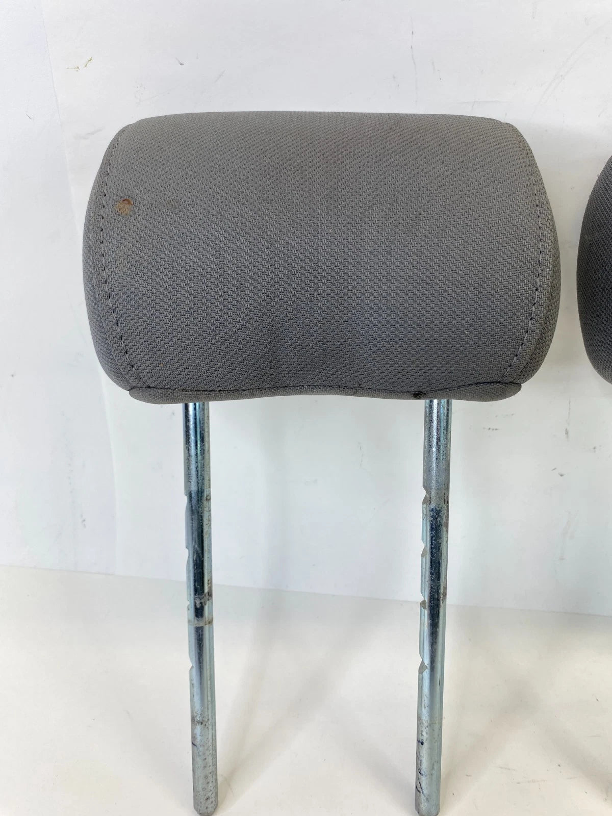 04 05 FORD F-150 REAR CLOTH LEFT & RIGHT SEAT HEADREST HEAD REST SET FLINT OEM