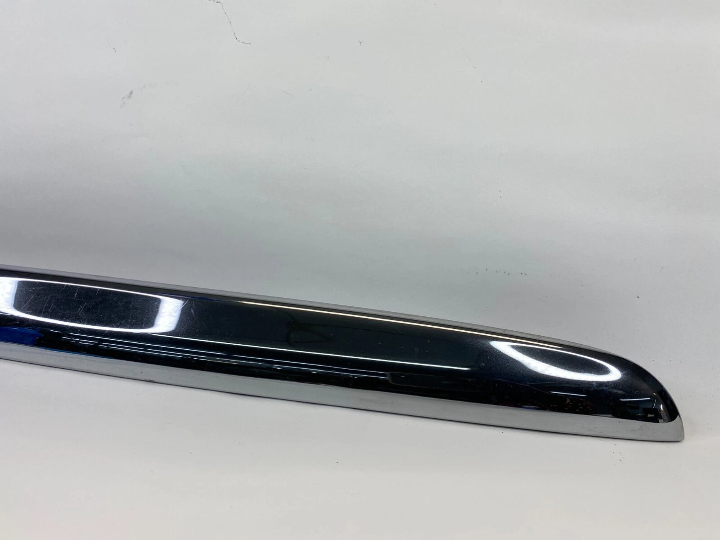 2007-2013 MINI COOPER REAR TRUNK GRIP HANDLE MOLDING LICENSE PLATE BEZEL 7151140