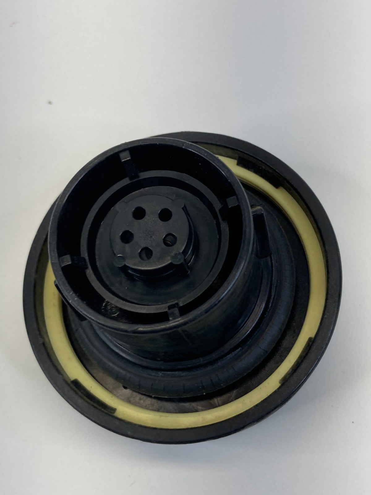 2000-2007 Chevrolet Monte Carlo Fuel Filler Gas Lid Cap Cover OEM