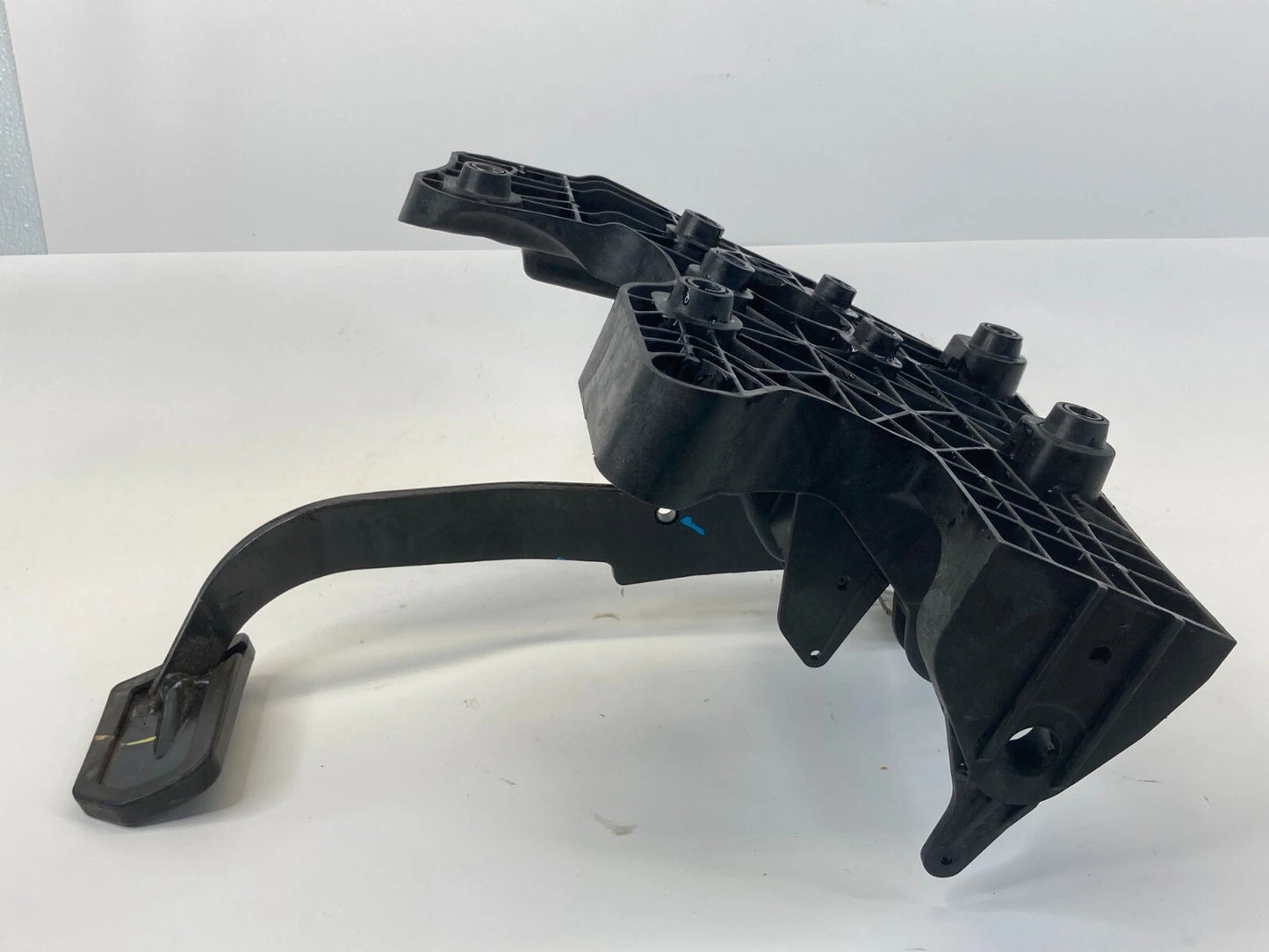 13 14 CHEVY SPARK 12 13 BUICK VERANO AUTOMATIC TRANS STOP BRAKE PEDAL 95143074