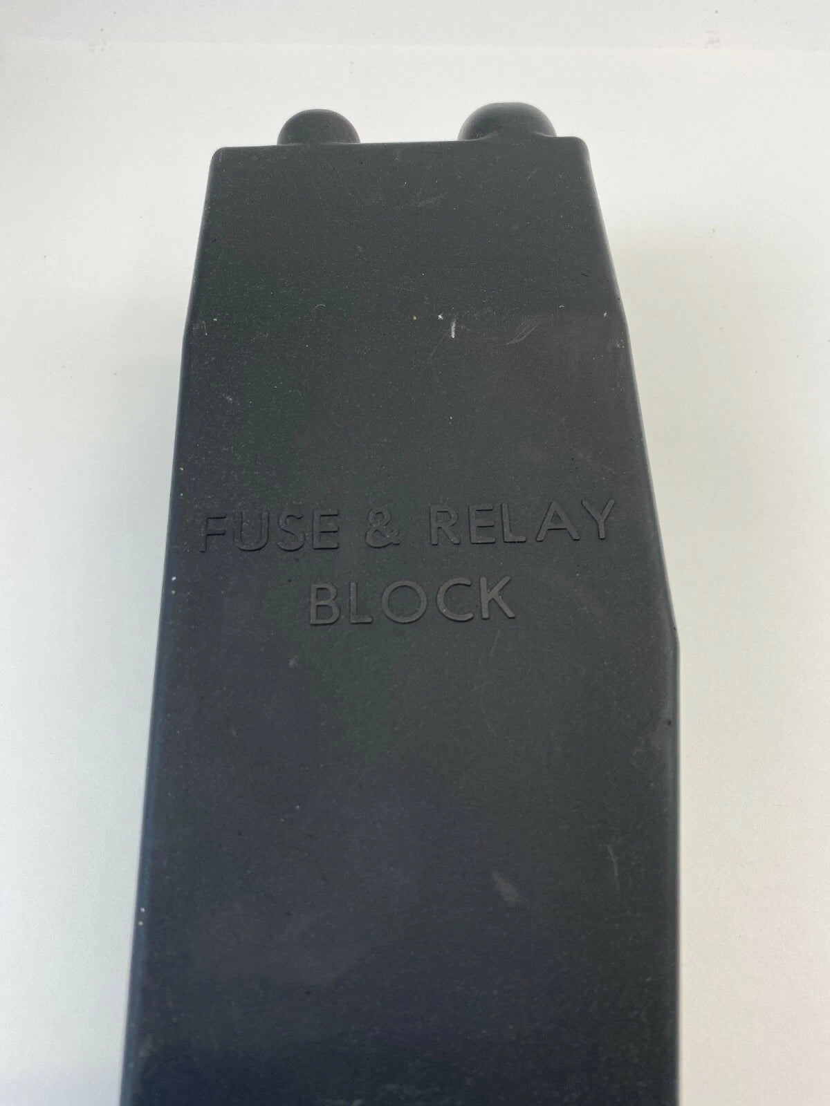 2007 2008 HYUNDAI ENTOURAGE ENGINE FUSE RELAY BOX UPPER COVER JUNCTION BLOCK OEM