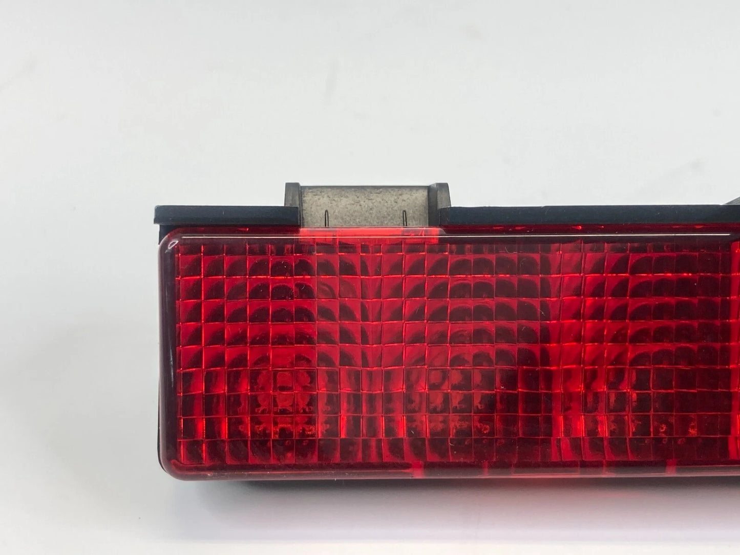 07 08 INFINITI G35 SEDAN 3RD THIRD BRAKE LIGHT HIGH MOUNT STOP LAMP E13021359