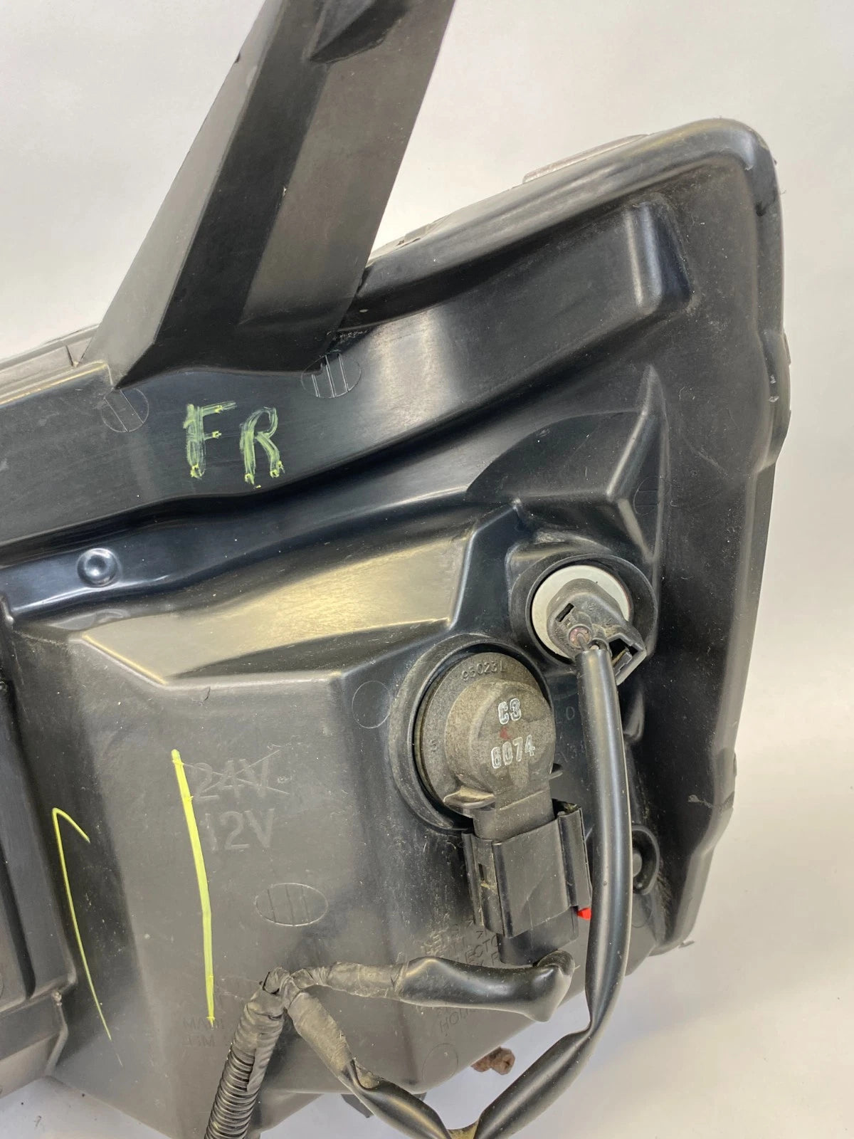 2006-2009 PONTIAC TORRENT HEADLIGHT LAMP HOUSING ASSEMBLY UNIT RIGHT OEM FACTORY