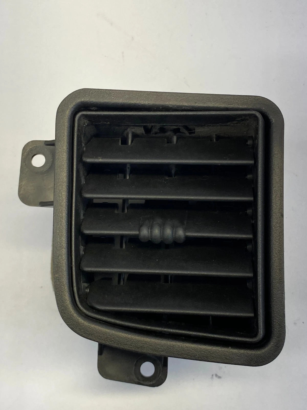 2000-2006 CHEVROLET TAHOE DASH CENTER LEFT AC AIR VENT OUTLET GRILLE 15707609