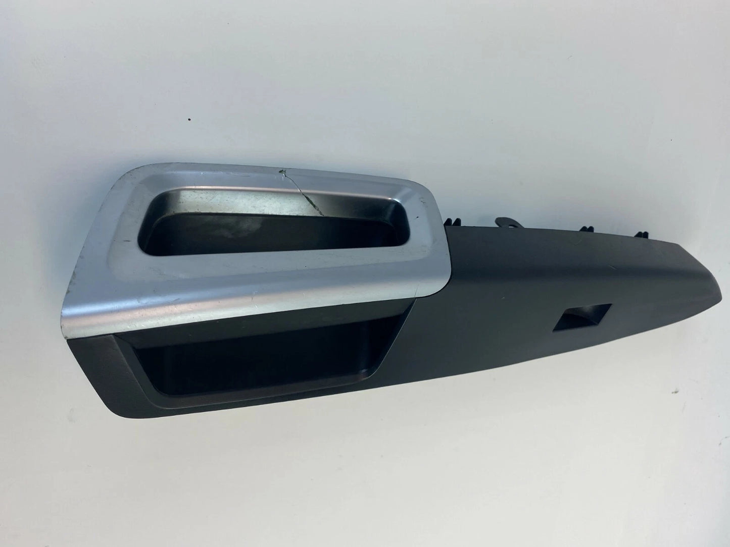 2008-2010 SATURN VUE FRONT RIGHT PASSENGER SIDE DOOR WINDOW SWITCH COVER TRIM