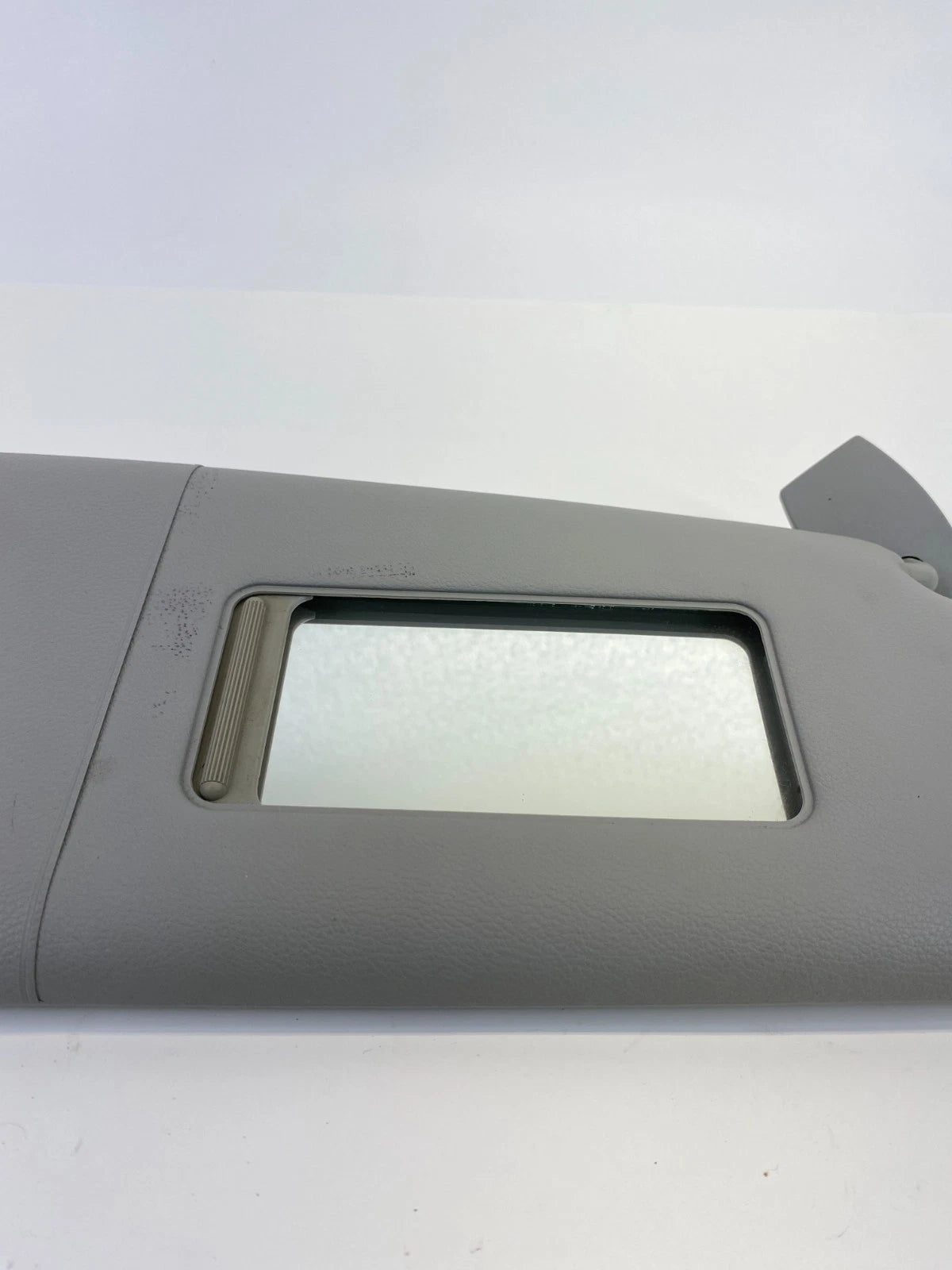 2006 2007 BMW 530XI 525XI RIGHT PASSENGER SIDE SUNVISOR SUN VISOR SHADE OEM