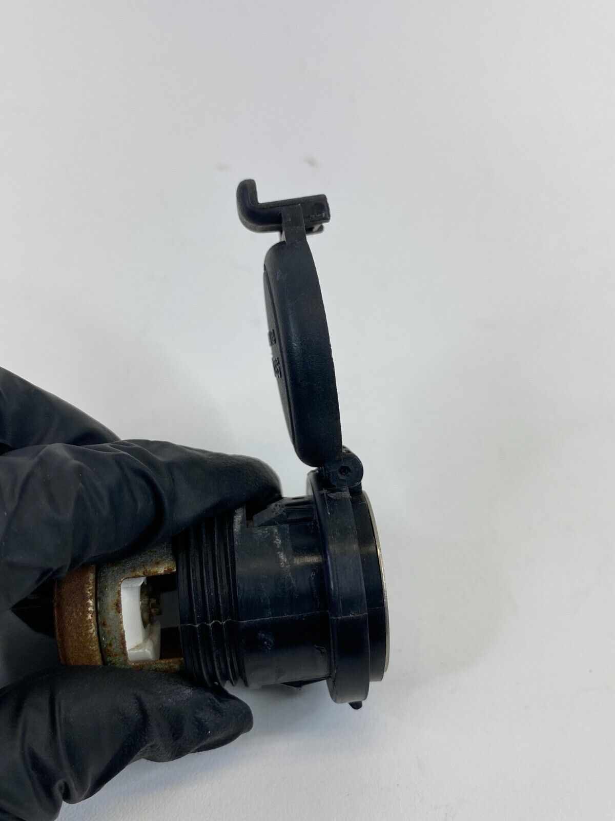 2001-2004 Nissan Pathfinder Rear 12V Power Outlet Plug Ignition Socket OEM