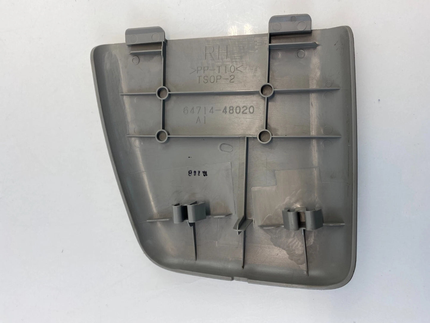 01-03 TOYOTA HIGHLANDER REAR RIGHT QUARTER PANEL ACCESS COVER TRIM 64714-48020