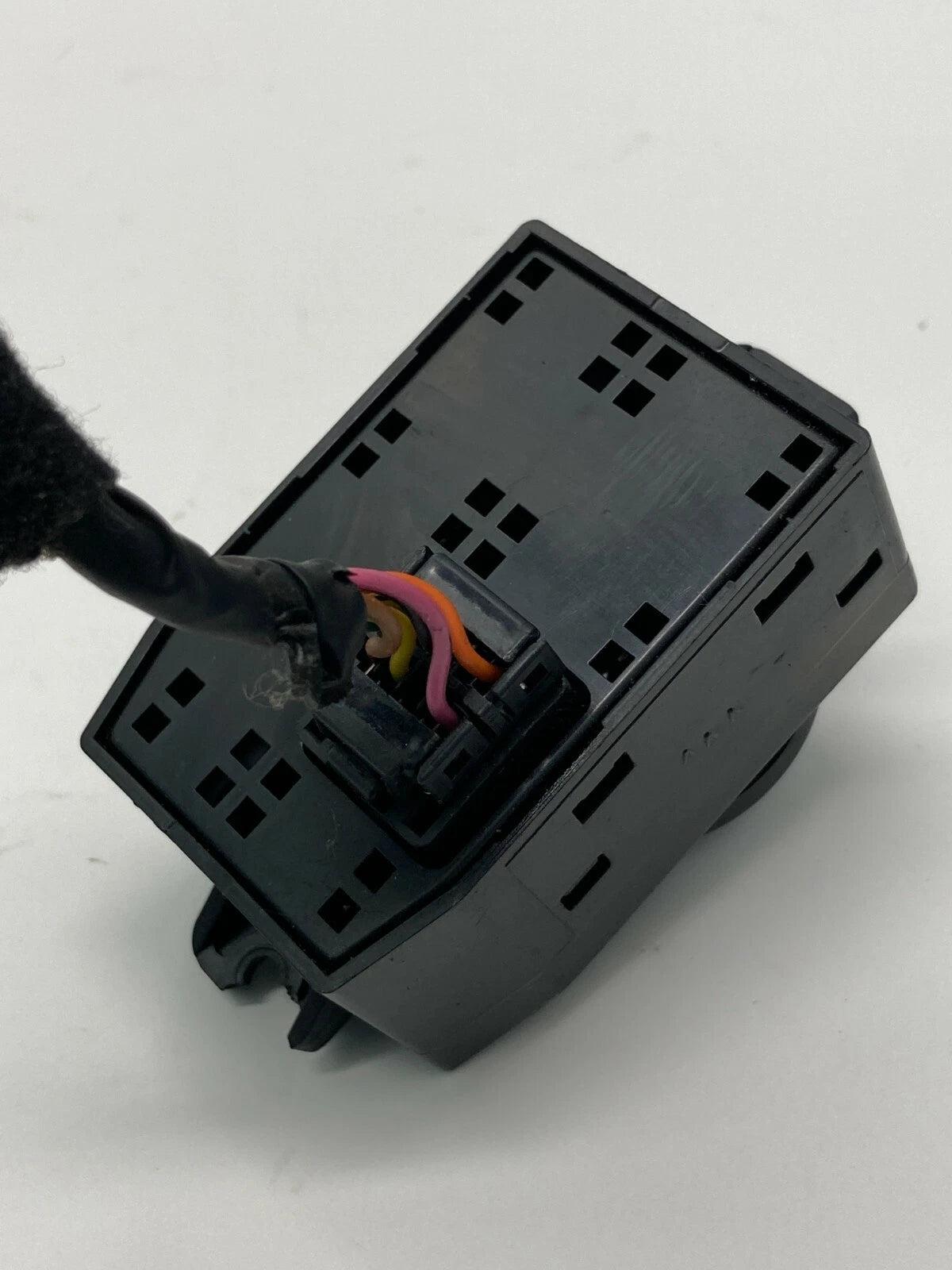 2002-2005 KIA SEDONA FRONT LEFT DOOR POWER MIRROR CONTROL SWITCH 621W04210 OEM